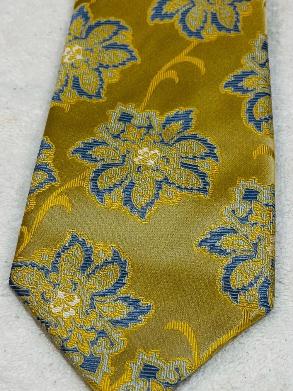 Brand New Stylish Tie By Steve Harvey
